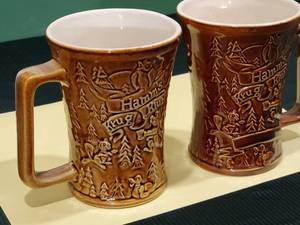 lot 135 image: (2) Redwing Hamms Krug Klub Mugs