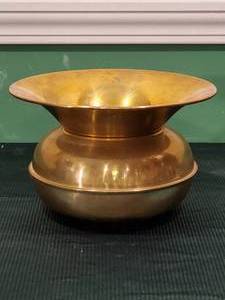 lot 147 image: Brass Spitoon Mancave Bar Decor