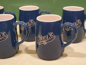 lot 167 image: (5) Glueks  Collectable Mancave Beer Mugs