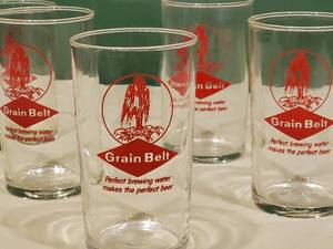 lot 182 image: (6) Glasses Grain Belt Mancave Bar Set