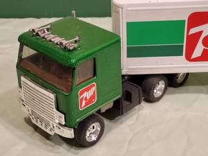 lot 205 image: 1970s Pressed Tin Ertl 7UP Tractor Trailer