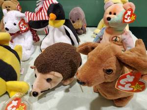 lot 221 image: (14) Beanie Baby Lot