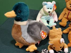 lot 264 image: (14) Beanie Baby Lot