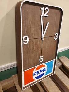 lot 229 image: Plastic Pepsi Mancave Bar Wall Clock