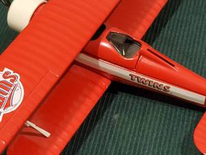 lot 269 image: Die Cast Minnesota Twins  Bank Plane Bar Decor