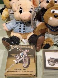 lot 279 image: (10) Licensed Harley-Davidson Beanie Stuffed Figures & (3)  Harley-Davidson Collecting Cards