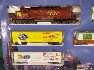 lot 321 image: Pride of Minnesota HO Scale Twin Cities & Western Train Set