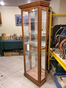lot 329 image: Very Nice Lighted Display Case  Curio Cabinet with 5-Glass Shelves