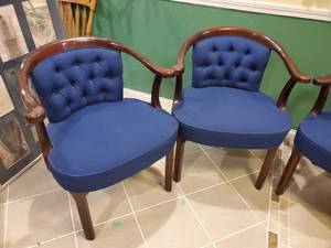 lot 332 image: (4) Table High not Bar High Wooden Lounge Chairs
