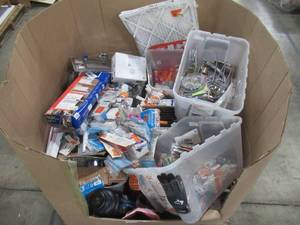 WHOLESALE MIXED PALLET OF MICELLANOUS PLUMBING FITTINGS AND OTHER COMMERCIAL SUPPLIES