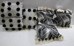 lot 428 image: Lot of 6 WhiteBlack Decorative Pillows from Target