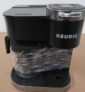 lot 220 image: Keurig - K-Duo 12-Cup Coffee Maker and Single Serve K-Cup Brewer - Black