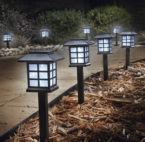 lot 293 image: Set of 8 Lantern Solar Lights