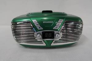 lot 290 image: Sylvania SRCD211 Portable CD Boombox with AMFM Radio, Retro Style, Green