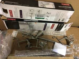 Porter 18 in. Towel Bar with Glass Shelf in Brushed Nickel by Delta Customer Returns See Pictures