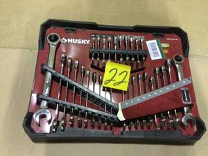 lot 22 image: SAEMM Ratcheting Wrench Set with Stubby (30-Piece) by Husky Customer Returns See Pictures