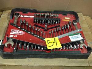lot 54 image: SAEMM Ratcheting Wrench Set with Stubby (30-Piece) by Husky Customer Returns See Pictures
