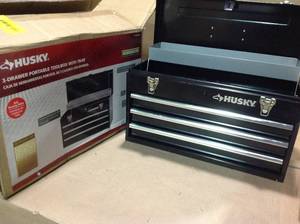 lot 86 image: 20 in. 3-Drawer Small Metal Portable Tool Box with Drawers and Tray by Husky Customer Returns See Pictures