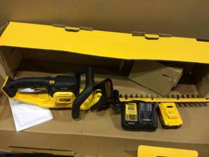 22 in. 20V MAX Lithium-Ion Cordless Hedge Trimmer with (1) 5.0Ah Battery and Charger Included by DEWALT&nbsp&nbspCustomer Returns See Pictures&nbsp