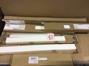 21.5 in. Universal Cultured Marble Side Splash in Solid White&nbsp&nbspCustomer Returns See Pictures&nbsp