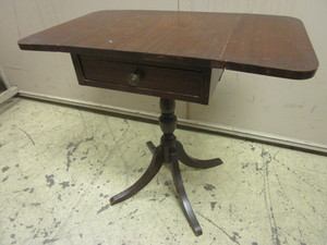lot 506 image: VINTAGE PEDESTAL TABLE, W DROP LEAVES