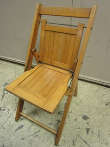lot 511 image: VINTAGE CHILD CHAIR, COLLAPSIBLE