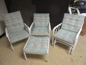 lot 517 image: PATIO SET, CHAIRS, OTTOMAN