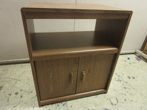 lot 521 image: MEDIA CABINET
