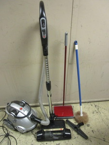 lot 545 image: HOOVER VACUUM W BAGLESS WIND TUNNEL TECHNOLOGY, QUICKIE DUSTER, LOBBY BRUSHVACUUM
