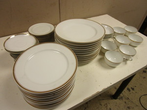 lot 553 image: VIENNA AUSTRIA CHINA PLATE, BOWL, CUP, SAUCER SET - 59 PIECES TOTAL