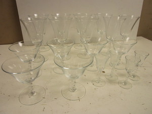 lot 559 image: GLASS STEMWARE SET - 19 PIECES TOTAL