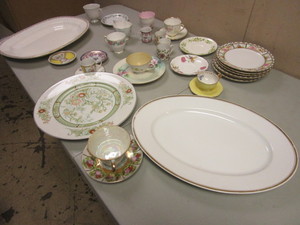 lot 566 image: CHINA TEACUPS, SAUCERS, SERVING PLATTERS, FROM AROUND THE WORLD, GERMANY, FRANCE, ENGLAND, MORE