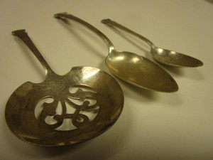 lot 583 image: ANTIQUE LUNT STERLING SILVER SPOONS