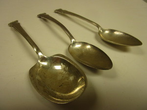 lot 585 image: ANTIQUE LUNT STERLING SILVER SPOONS