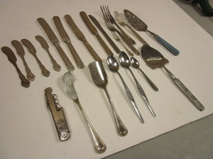lot 591 image: ASSRTD. FLATWARE, SILVER PLATED, TRIPLE PLATED .800
