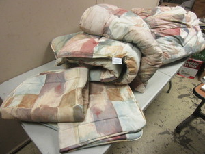 lot 592 image: CROSCILL HOME FASHIONS TWIN-SIZE COMFORTERS, PILLOW COVERS