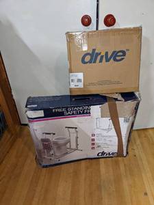 lot 115 image: Drive Medical Shower Stool & Free Standing Toilet Safety Frame