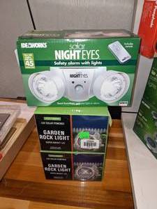lot 216 image: Solar Lights