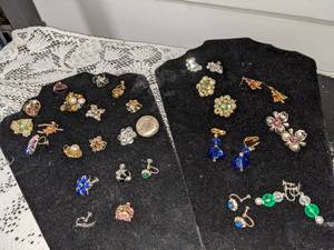 lot 82 image: Vintage Earrings, Many Are Singles