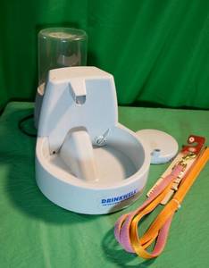 lot 132 image: Drinkwell Pet Drinking System, AKC Leather Leash