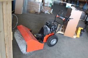 lot 208 image: Ariens Power Brush 28 921025