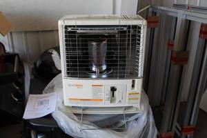 lot 216 image: Heat Mate Portable Kerosene Radiant Heater 10000 BTU (in box)
