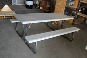 lot 254 image: Lifetime Metal Frame Plastic Picnic Table