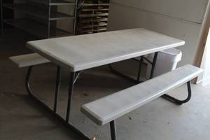 lot 255 image: Lifetime Metal Frame Plastic Picnic Table