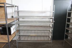 lot 252 image: Metal Storage Rack 6-wire shelf
