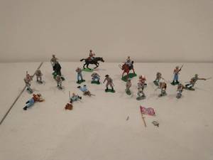 Collection of Confederate Troops American Civil War Gray Uniforms Plastic Toy Soldiers