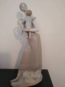 Lladro Porcelain Mother and Child Figurine