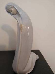 Lladro Porcelain Virgin Mary (Madonna) Figurine