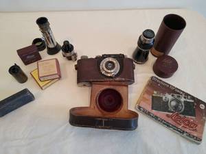 Leica Ernst Leitz Wetzlar D.R.P. Camera with Accessories