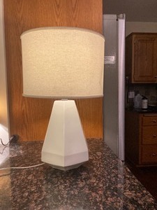 2 White Lamps